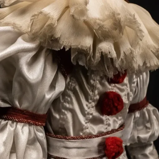 Trick Or Treat Studios IT - Pennywise Premium Scale Doll